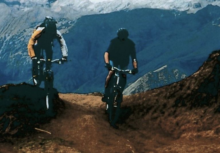 Mit dem Mountainbike die 4000-er hinab - ©: Bernhard Luther